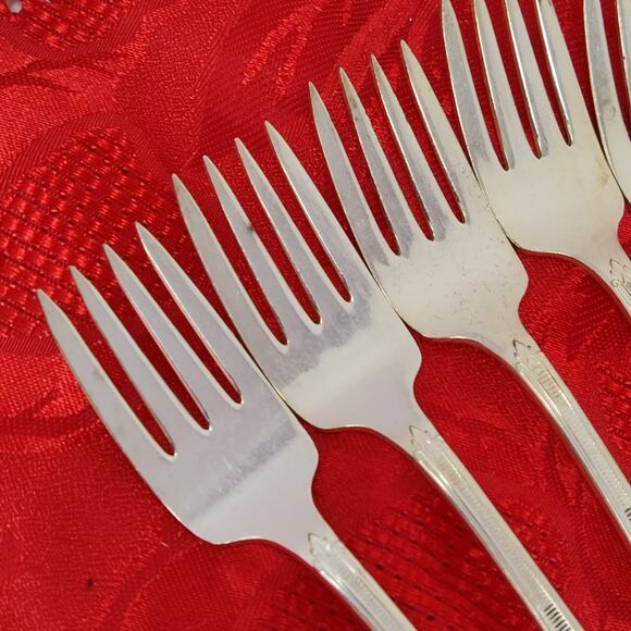 7X SF COTILLION Rogers Vintage Silverplate Flatware IS Salad Forks - Picture 6 of 13